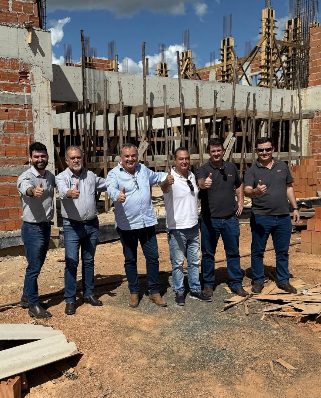 Visita a obra da nova loja de Unaí