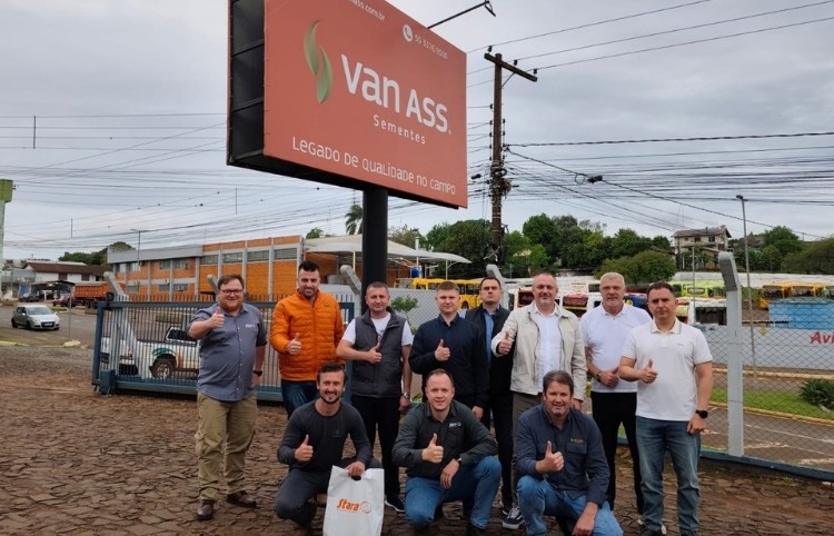 GRUPO VAN ASS RECEBE COMITIVA DA BIELORRÚSSIA PARA TROCA DE EXPERIÊNCIAS SOBRE O MILHO