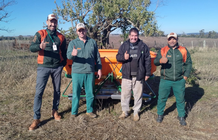 PRODUTOR DE ALEGRETE RECEBE DISTRIBUIDOR TORNADO 1300 COM ENTREGA TÉCNICA ESPECIALIZADA