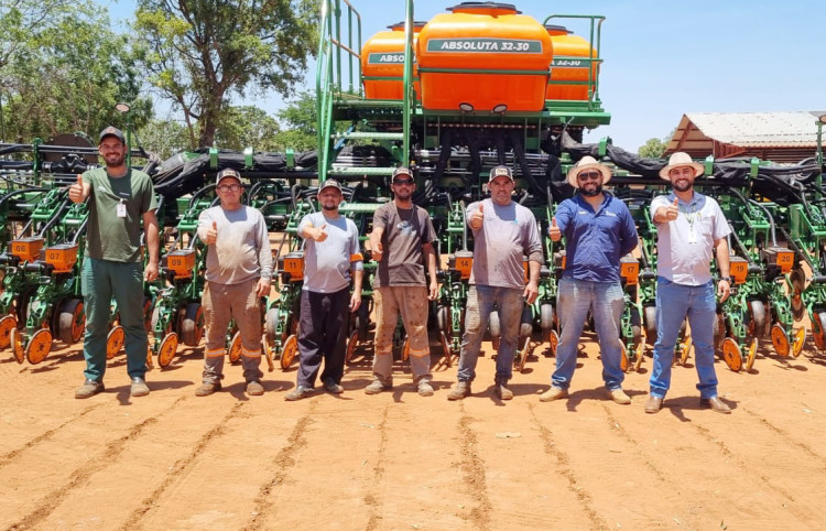 MAIS UMA ABSOLUTA CHEGANDO AO CAMPO