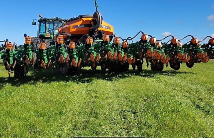 Pilon Máquinas reúne clientes para o lançamento da Plantadeira Princesa