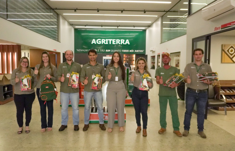 Cuidado que floresce: AGRITERRA realiza entrega de kits escolares para os colaboradores em Lucas do Rio Verde e Tapurah