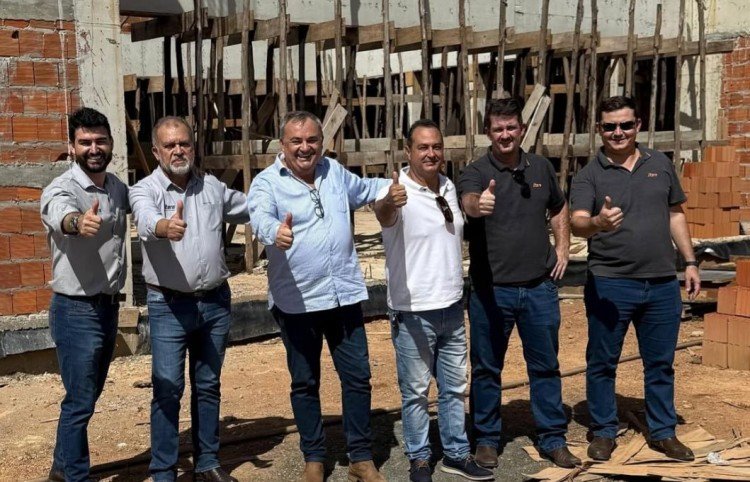 Visita a obra da nova loja de Unaí