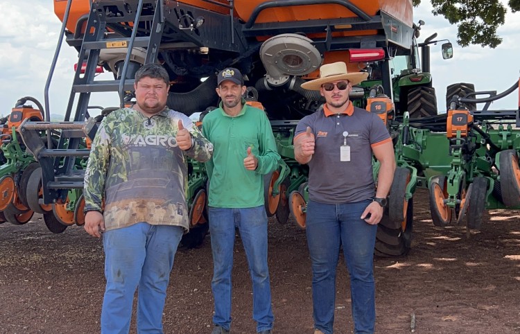 Agrobras Máquinas realiza entrega de uma Plantadeira Absoluta New ao Grupo BC Agro