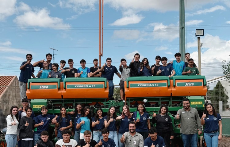 Tratorpeças recebe alunos do Colégio Estadual João Maffei Rosa para visita educativa