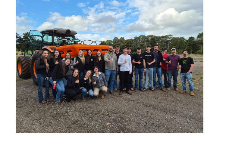 APRESENTAÇÃO E DEMONSTRAÇÃO DO DISTRIBUIDOR TWISTER STARA PARA ALUNOS DA AGRONOMIA DA UPF - TURMA DE MECANIZAÇÃO