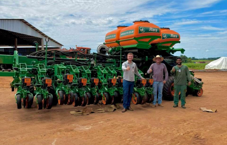 Tratormax realiza entrega da plantadeira Absoluta ao cliente Paulo Campagnolo