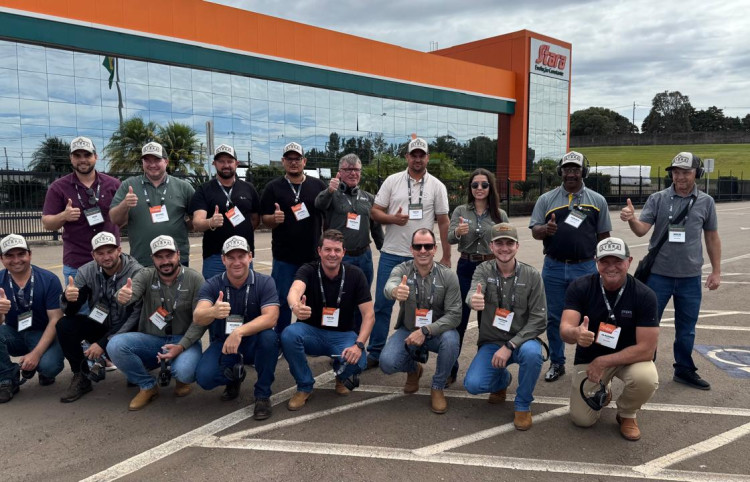 Clientes Inovagro participam de experiência exclusiva na fábrica Stara