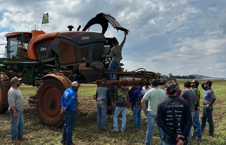 Tratorpeças realiza demonstração do Imperador 3000 em Nova Cantu