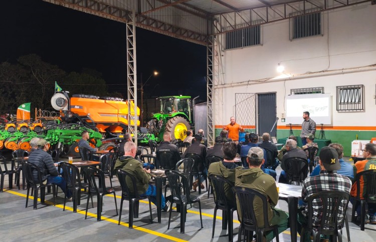Maqforte reúne produtores em Cascavel para apresentar a nova Plantadeira Princesa