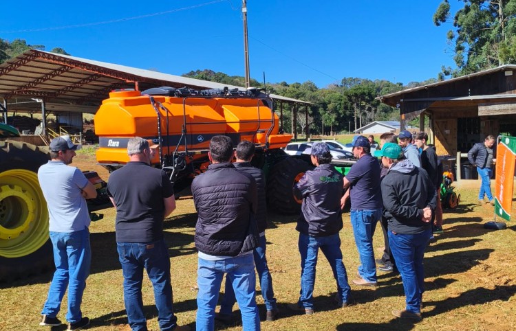 Maqforte reúne produtores em Pato Branco para apresentar a nova Plantadeira Princesa