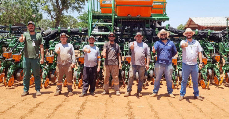 MAIS UMA ABSOLUTA CHEGANDO AO CAMPO