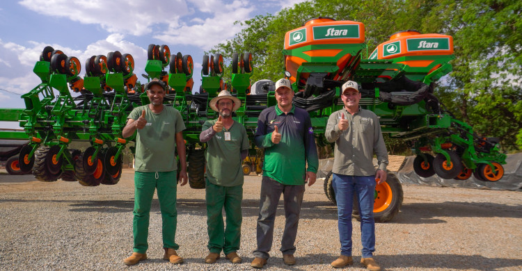 Entrega da plantadeira Absoluta 40-37 linhas para o produtor Alexsandro Lorenzi