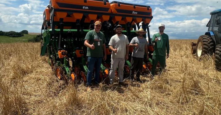 Plantadeira Eva no campo