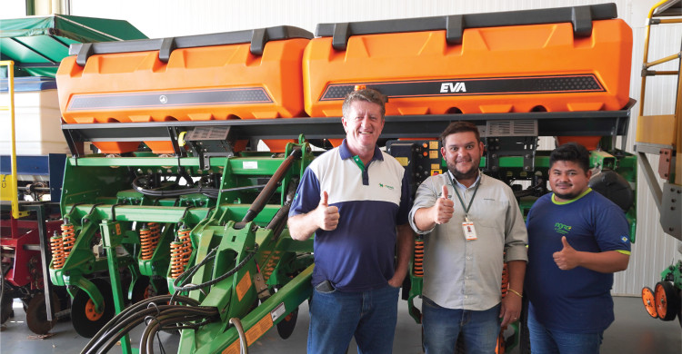 Entrega do EVA 8 Linhas na Comunidade Navegantes