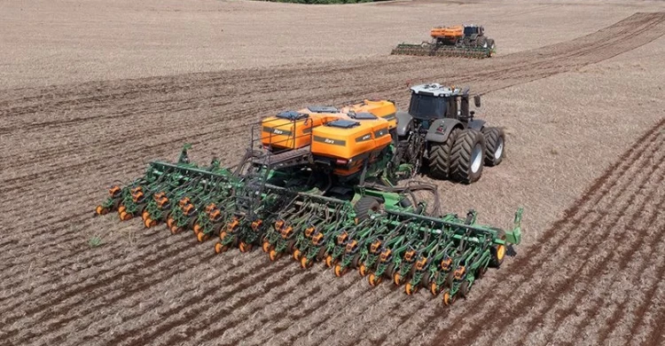 SAFRA 2024/2025: PRODUTORES DE GOIÁS INICIAM O PLANTIO E QUERÊNCIA MÁQUINAS REFORÇA APOIO NO CAMPO