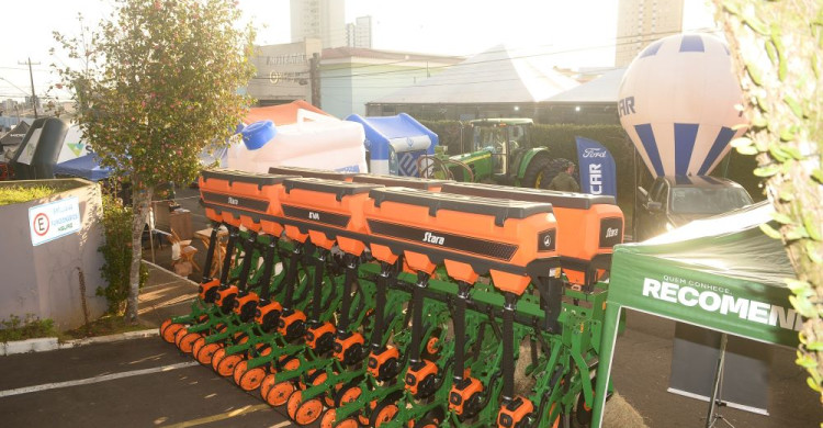 WM Máquinas participa de evento em homenagem ao Dia do Agricultor promovido pelo Sindicato Rural de Guarapuava.