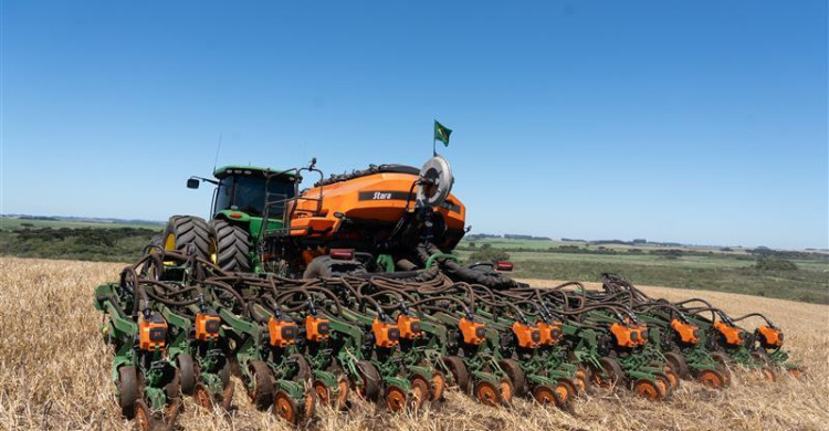 Após o sucesso na Expodireto Cotrijal 2026: Plantiagro traz a nova plantadeira Absoluta e condições especiais da Stara Financeira!