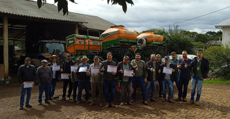Maqforte realiza treinamento técnico da Plantadeira Princesa na propriedade do Sr. Ivandro Casiraghi