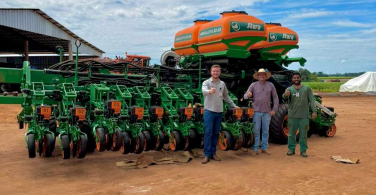 Tratormax realiza entrega da plantadeira Absoluta ao cliente Paulo Campagnolo