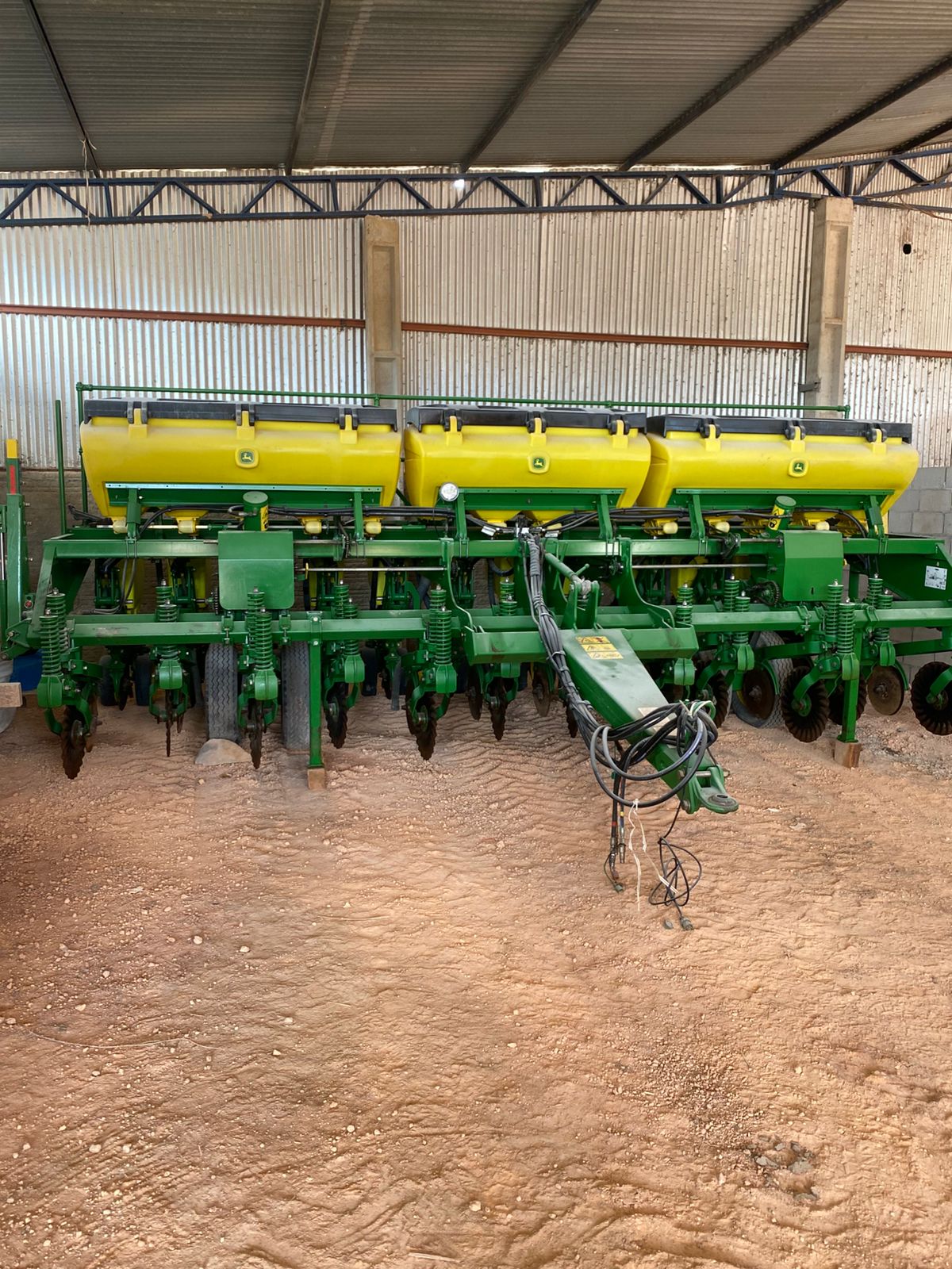 PLANTADEIRA DE ARRASTO, MARCA JOHN DEERE