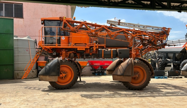 PULVERIZADOR AUTOPROPELIDO JACTO UNIPORT 2530