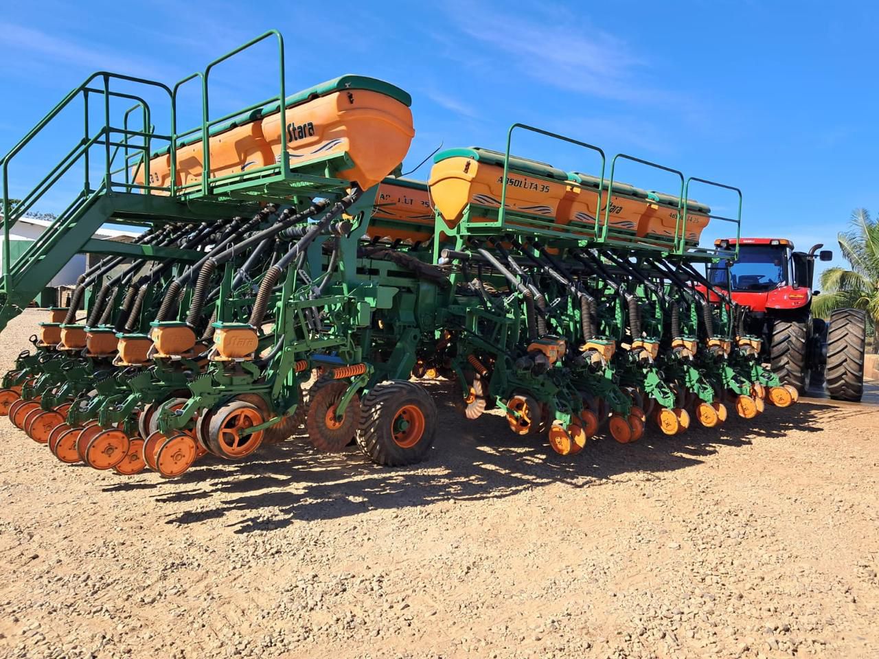 PLANTADEIRA MODELO ABSOLUTA COM 35 LINHAS DE 45 CM, COM TAXA VARIÁVEL, TOPPER 4500, ANO 2014, MARCA STARA- Valor à vista:R$ 500 000,00