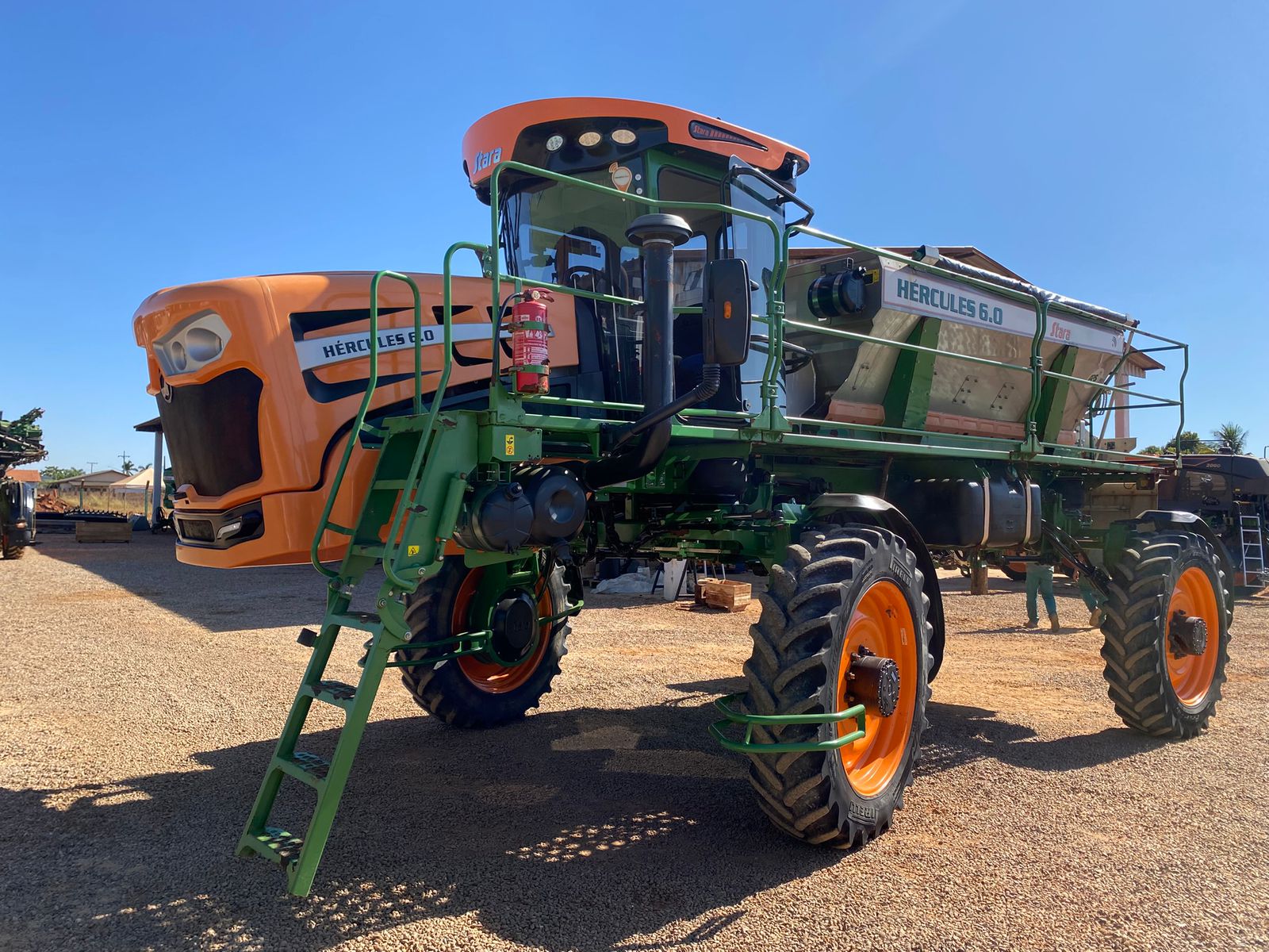 SEMEADORA ADUBADORA AUTOPROPELIDA, MODELO HERCULES 6.0, TOPPER 5500, Num.Série: HEM-BJ10897 - Ano de Fabricação: 2019 - Valor: R$ 690.000,00