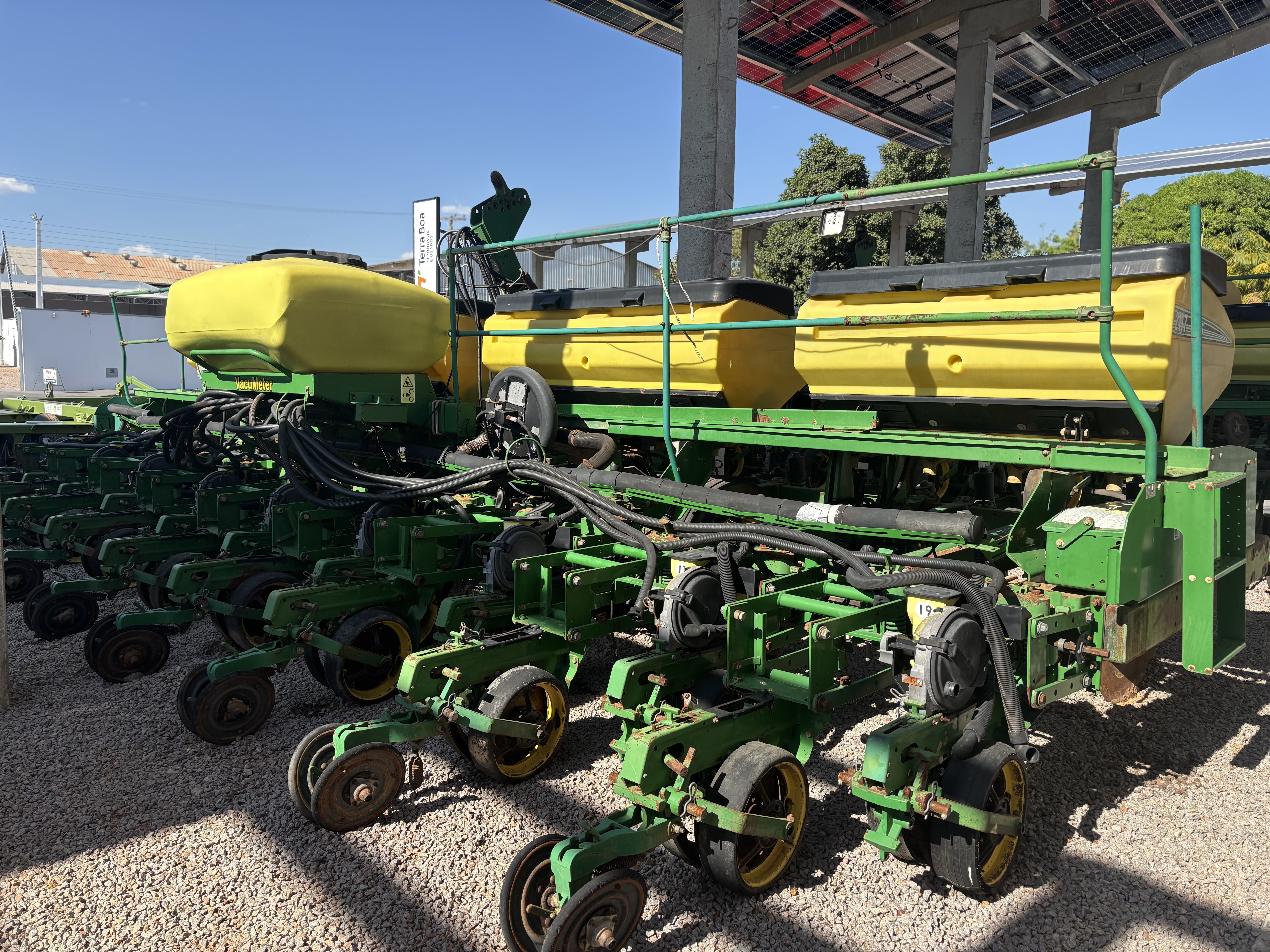 PLANTADEIRA 19 LINHAS À VÁCUO C/ SISTEMA DE PLANTIO BOSCH JOHN DEERE ano 2014