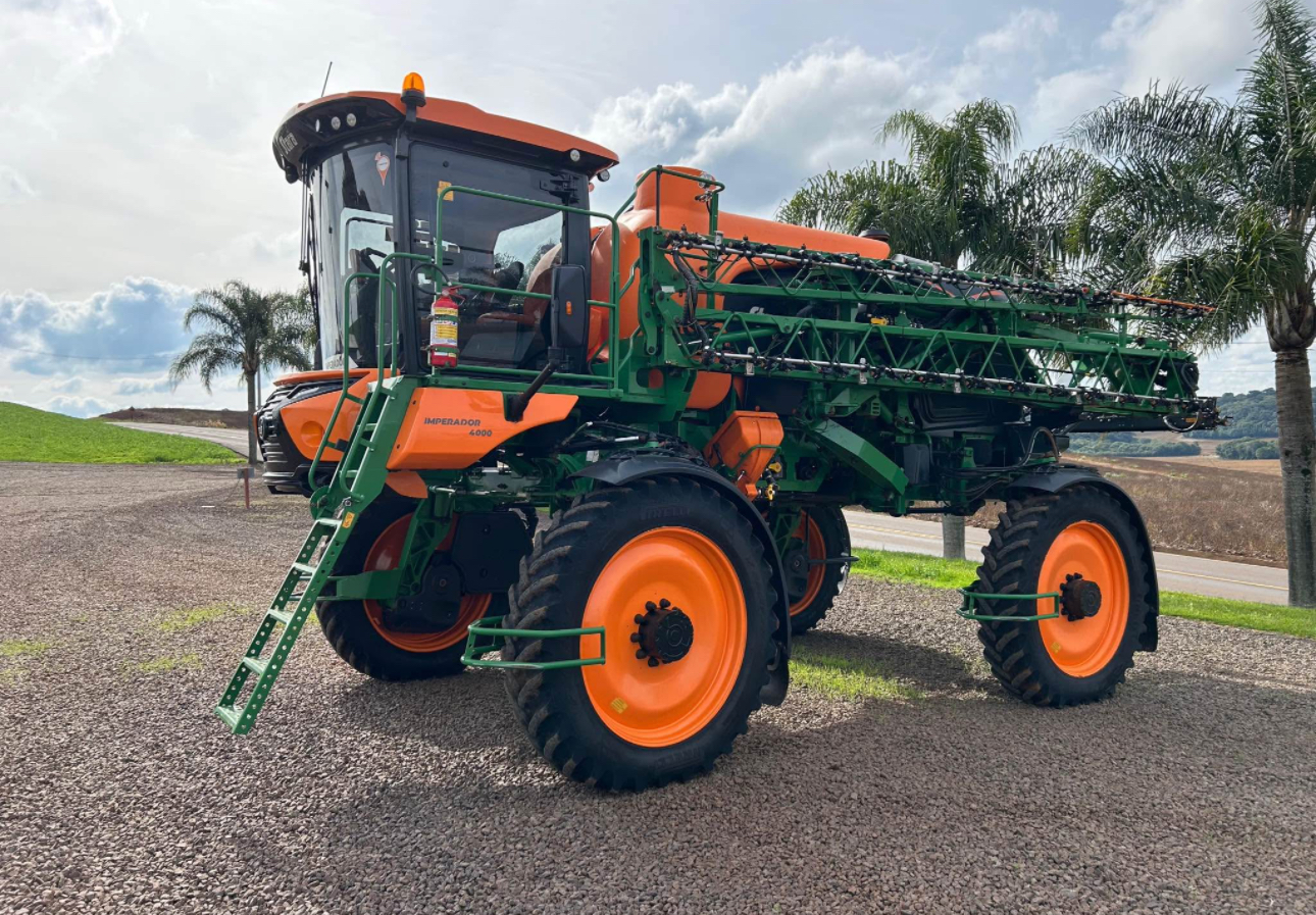 Pulverizador Autopropelido STARA IMPERADOR 4000 36m barras dupla linha, bico a bico, levante de rodados, completo