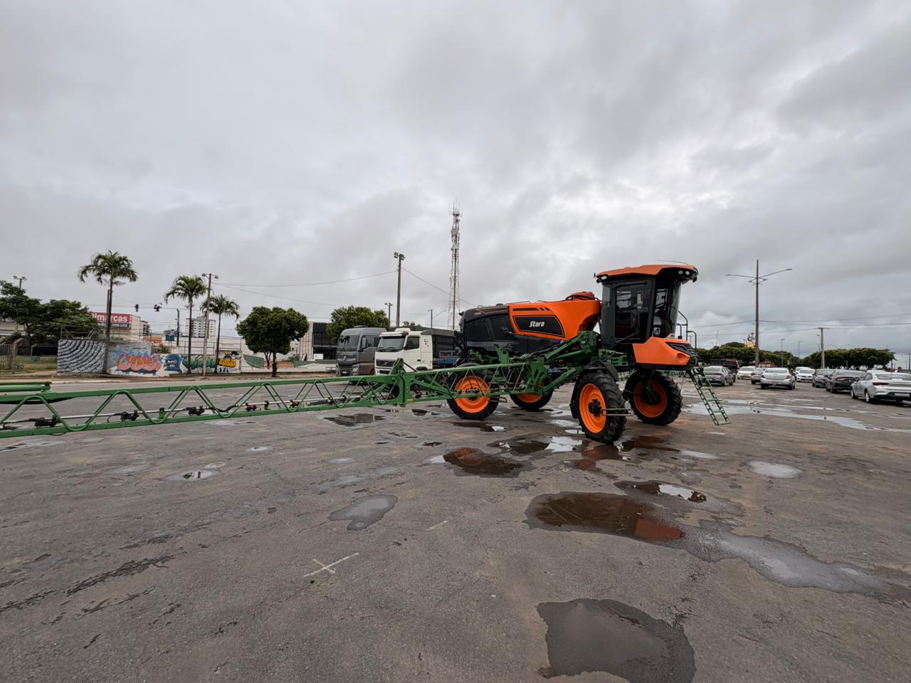 PULVERIZADOR AUTOPROPELIDO MODELO IMPERADOR 2000, C/30 MTS. DE BARRA, FABRICAÇÃO 2021