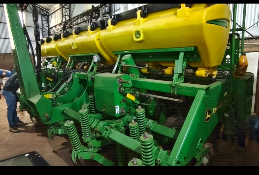 PLANTADORA JOHN DEERE 1111