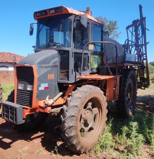 TRATOR MASSEY MODELO 275 + PULVERIZADOR JACTO AMBOS ANO 2003, ADVANCE 3000 AM18