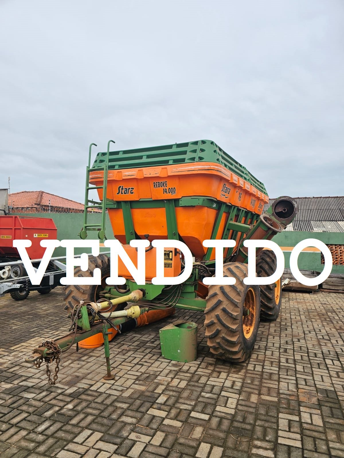 Carreta Graneleira Stara Rebocke 14000, ano 2014