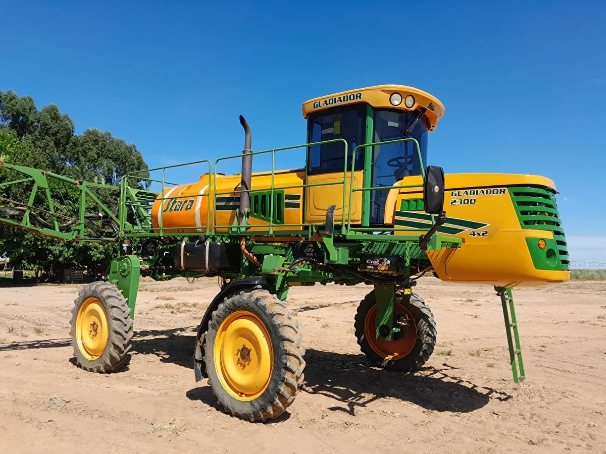 PULVERIZADOR GLADIADOR 2300 – Marca Stara, ano 2013
