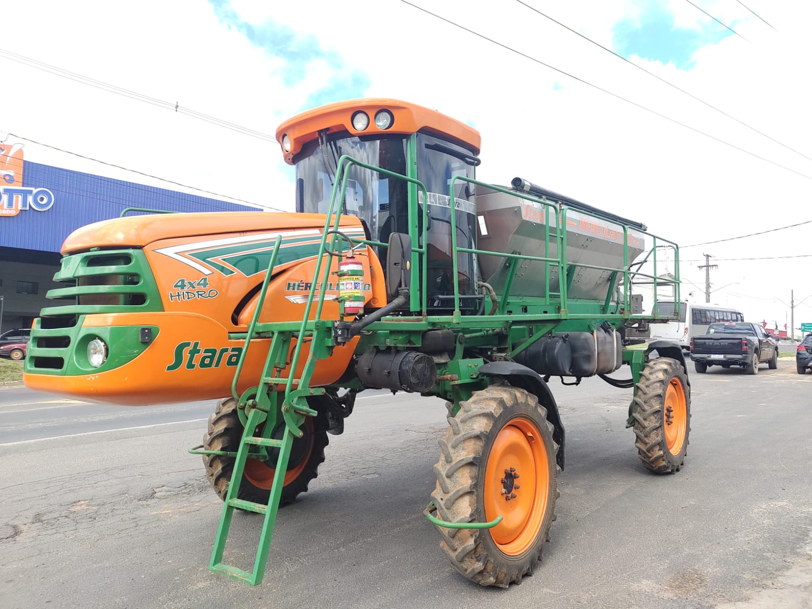 Distribuidor Autopropelido Hercules 5.0, ano 2012