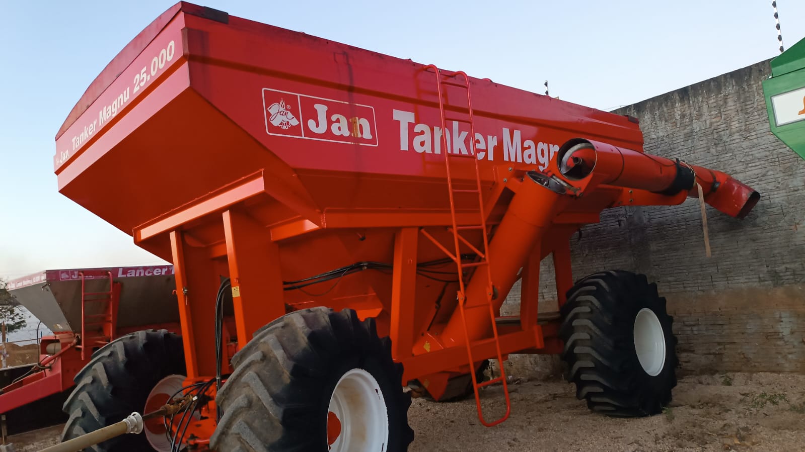 CARRETA GRANELEIRA TANKER 25.000