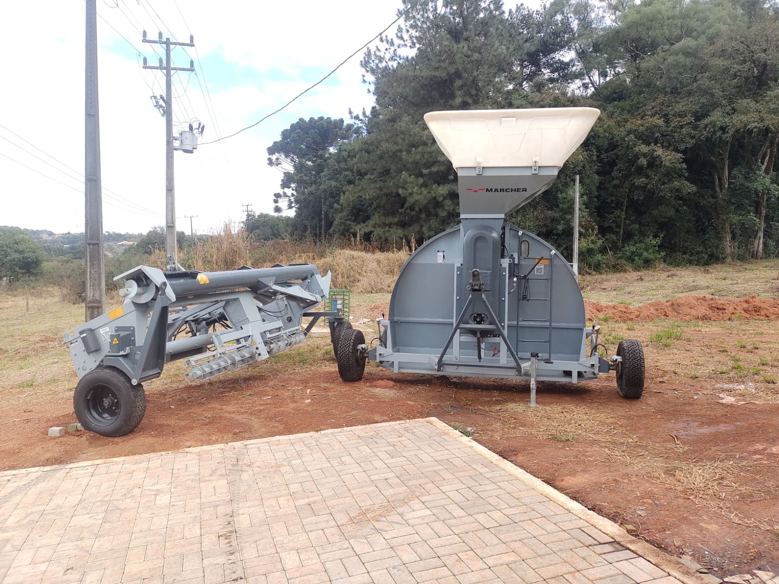 Conjunto Embolsadora Ingrain 100, ano 2021 e Extratora OutGrain 215, ano 2023