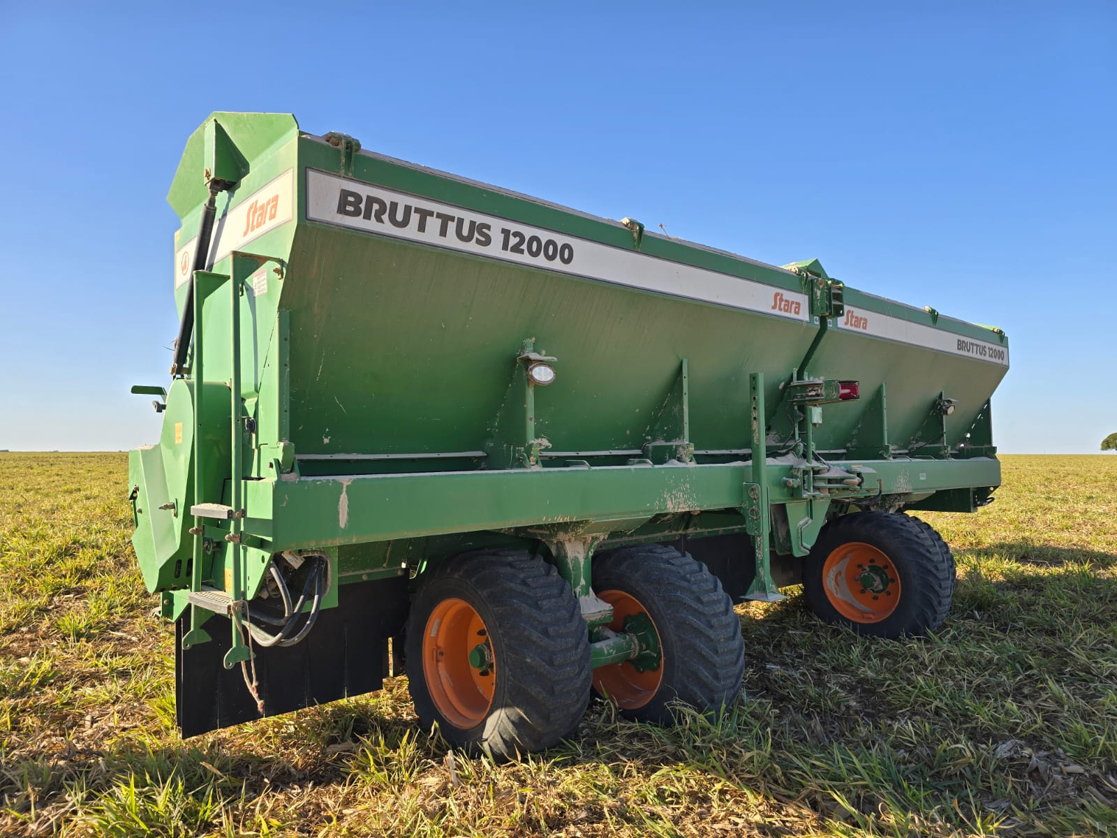 DISTRIBUIDOR BRUTTUS 12000 – Marca Stara, ano 2022