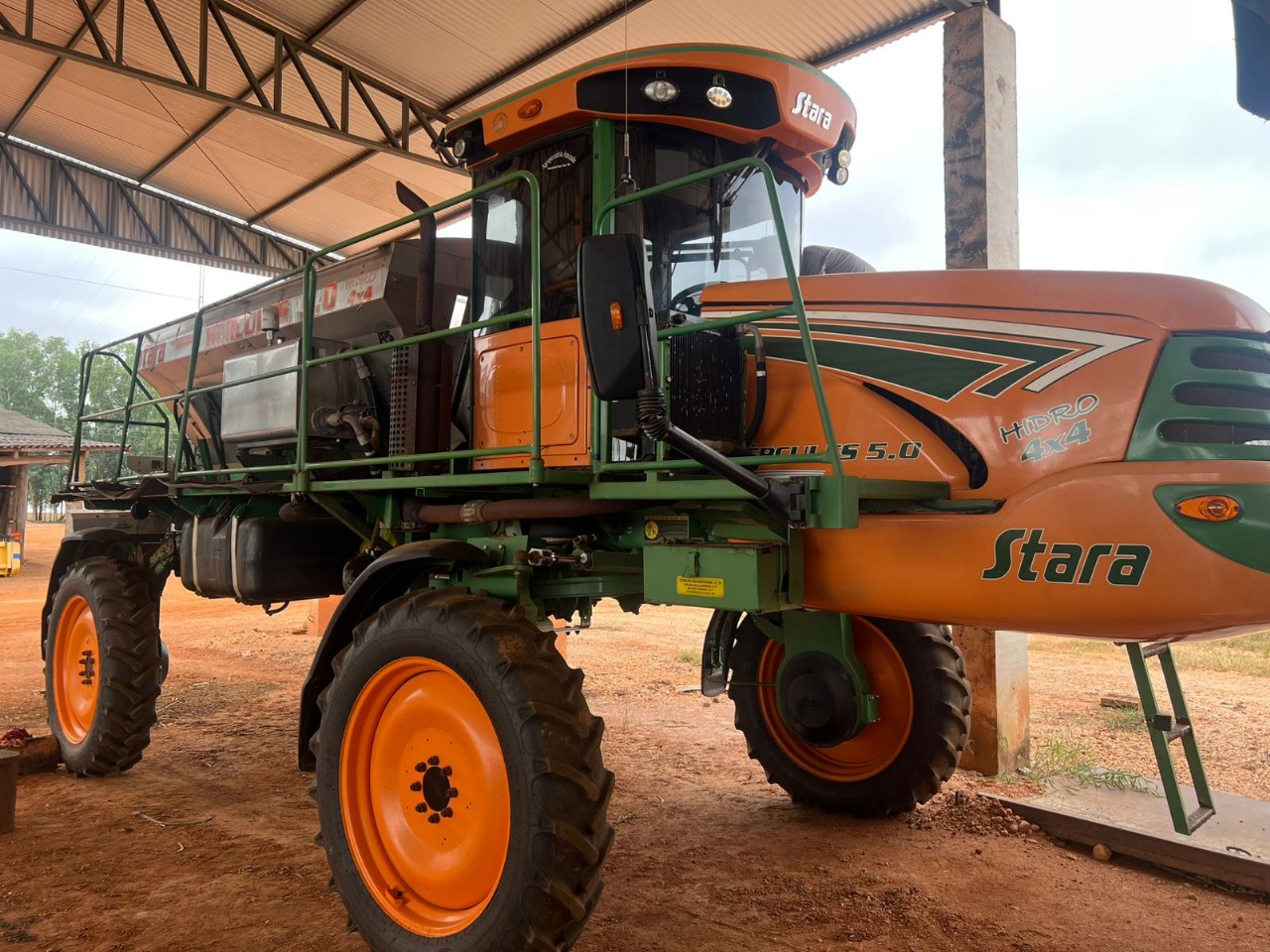 SEMEADORA ADUBADORA AUTOPROPELIDA -HERCULES 5.0  - ANO 2015- Valor à vista: R$ 472.500,00