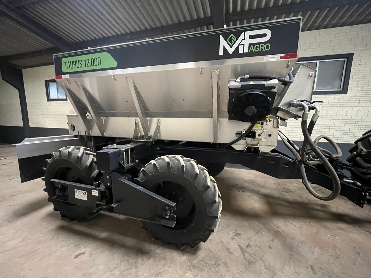 Distribuidor MP Agro Taurus 12000, ano 2022