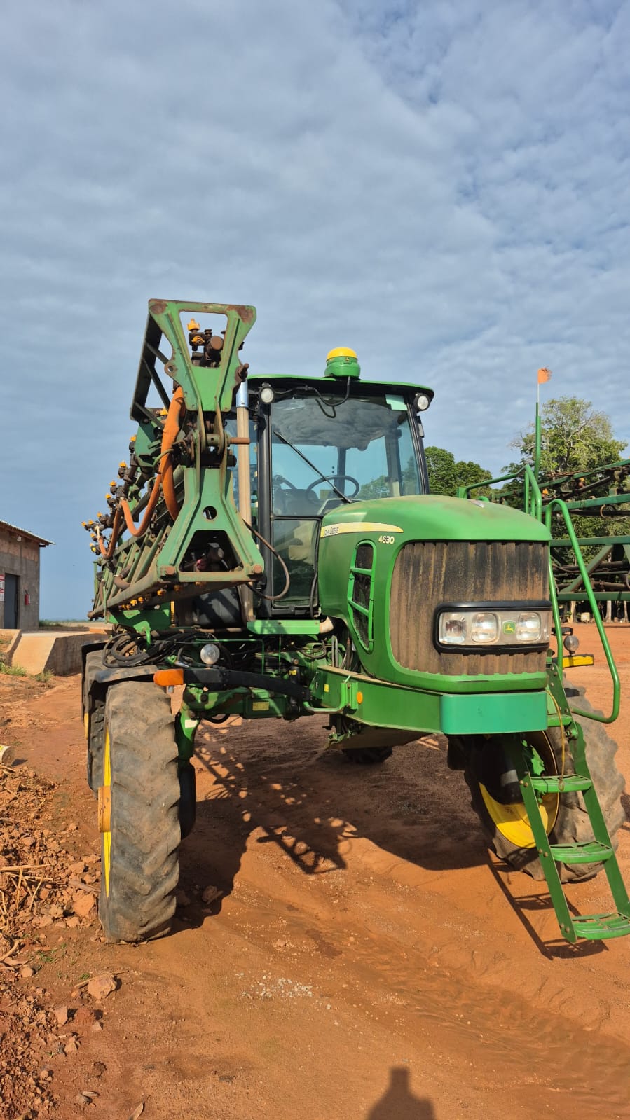 PULVERIZADOR JOHN DEERE 4630, ANO 2014, 30m DE BARRA- Valor à vista: R$360 000,00