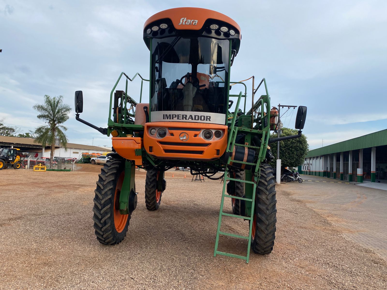 PULVERIZADOR AUTOPROPELIDO, MODELO IMPERADOR 3100 Ano:2013- Valor a vista: R$ 290.000,00