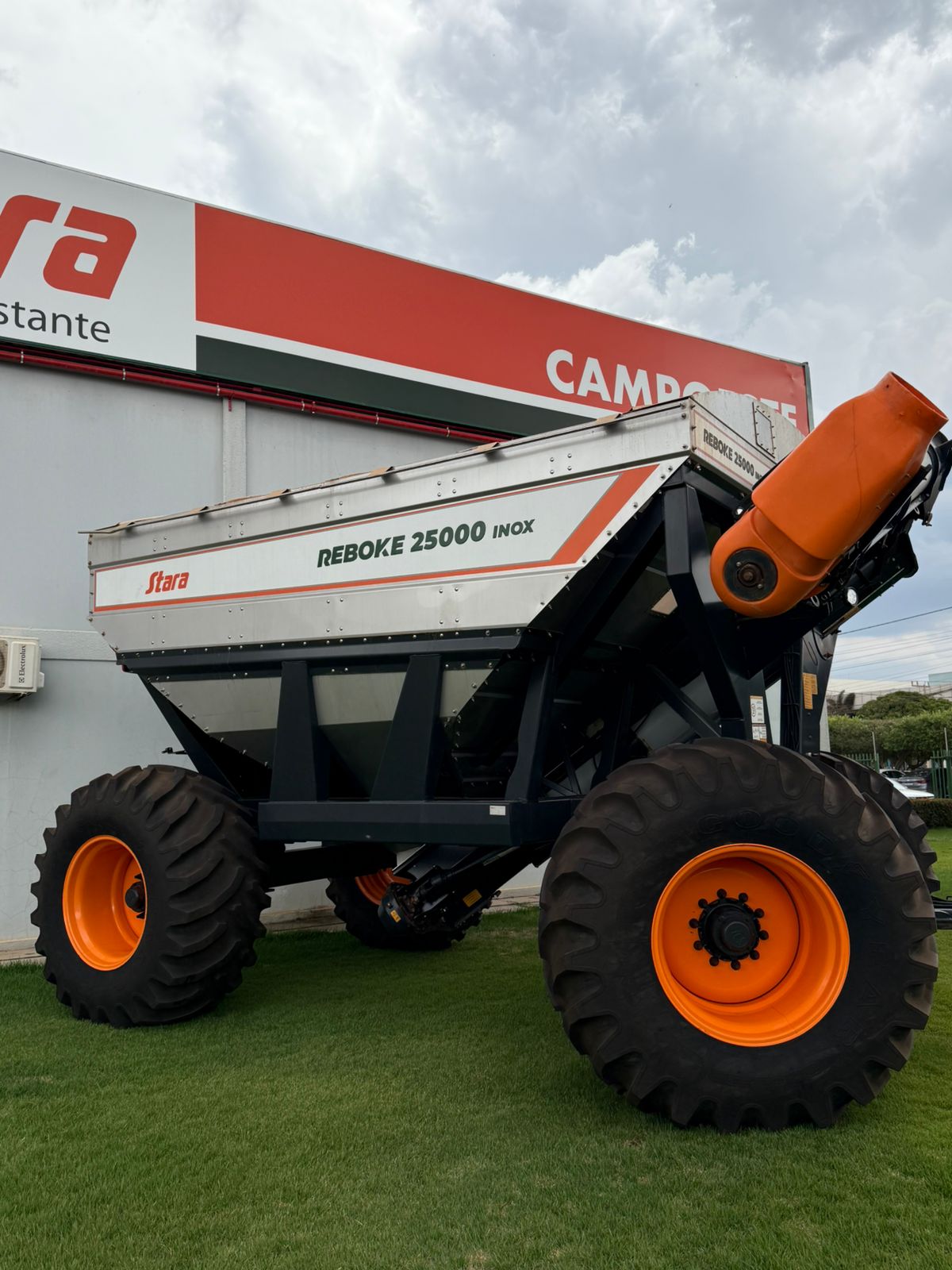 CARRETA AGRÍCOLA REBOKE 25000 INOX – Marca Stara, ano 2022