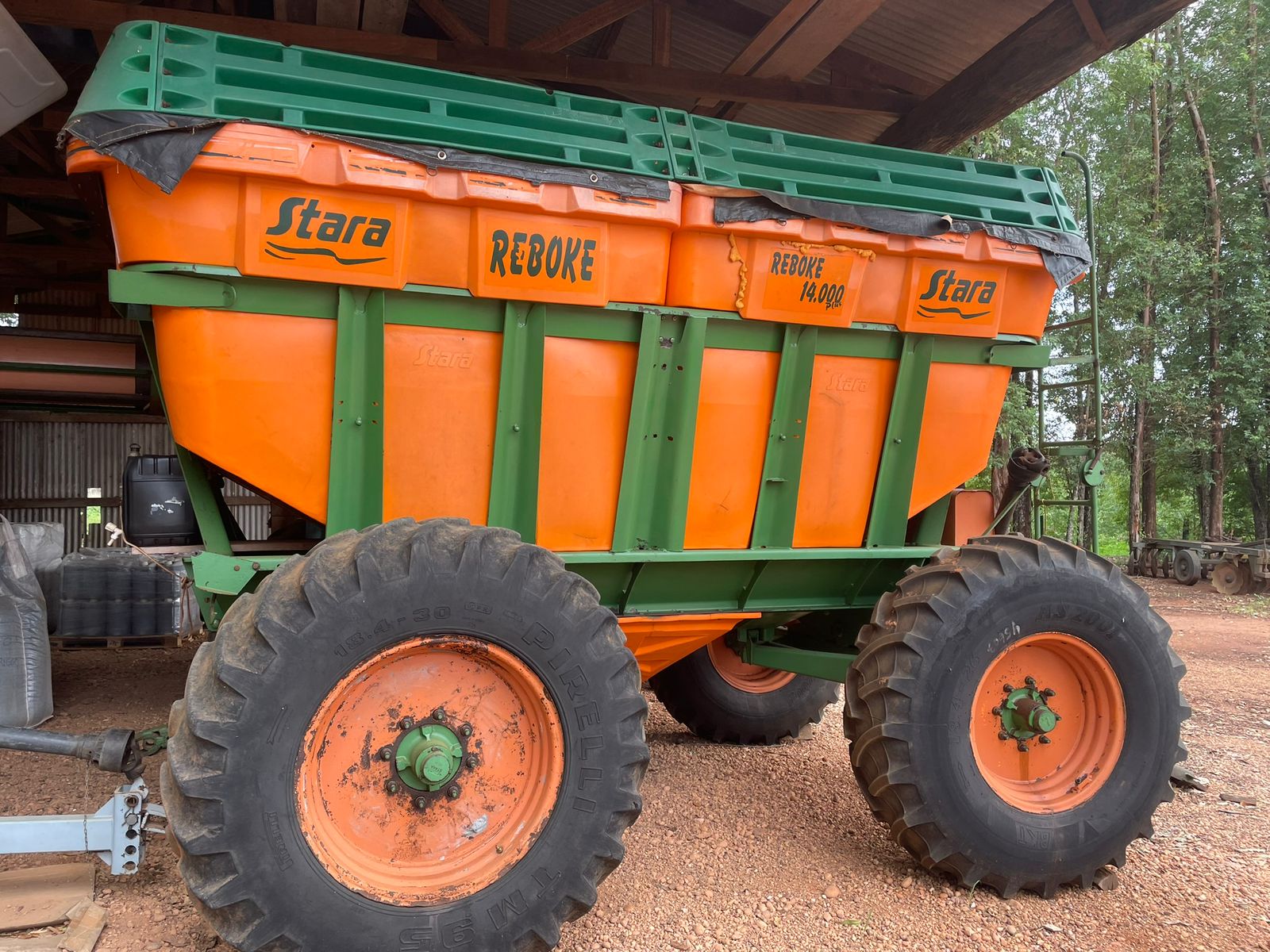 CARRETA GRANELEIRA, MODELO REBOKE14000 , ANO 2008- Valor à prazo R$ 70.000,00