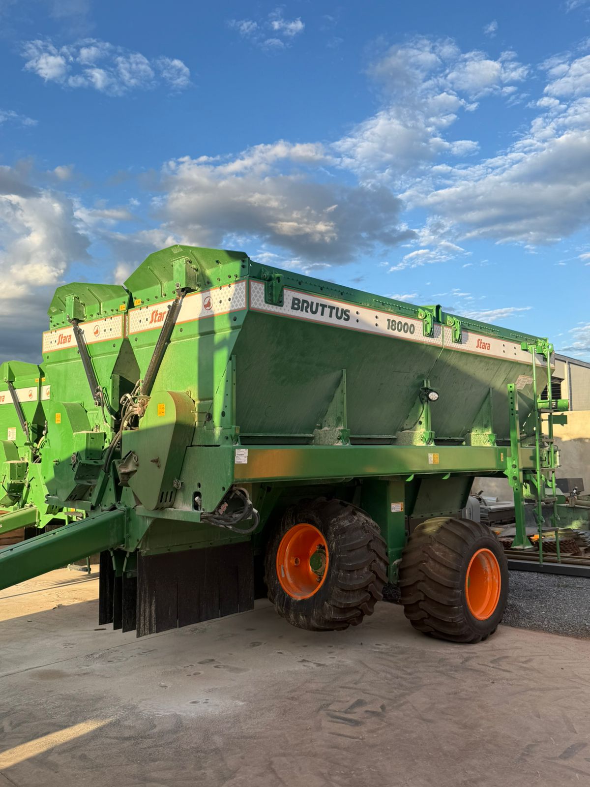 DISTRIBUIDOR BRUTTUS 18000 – Marca Stara - Taxa variável