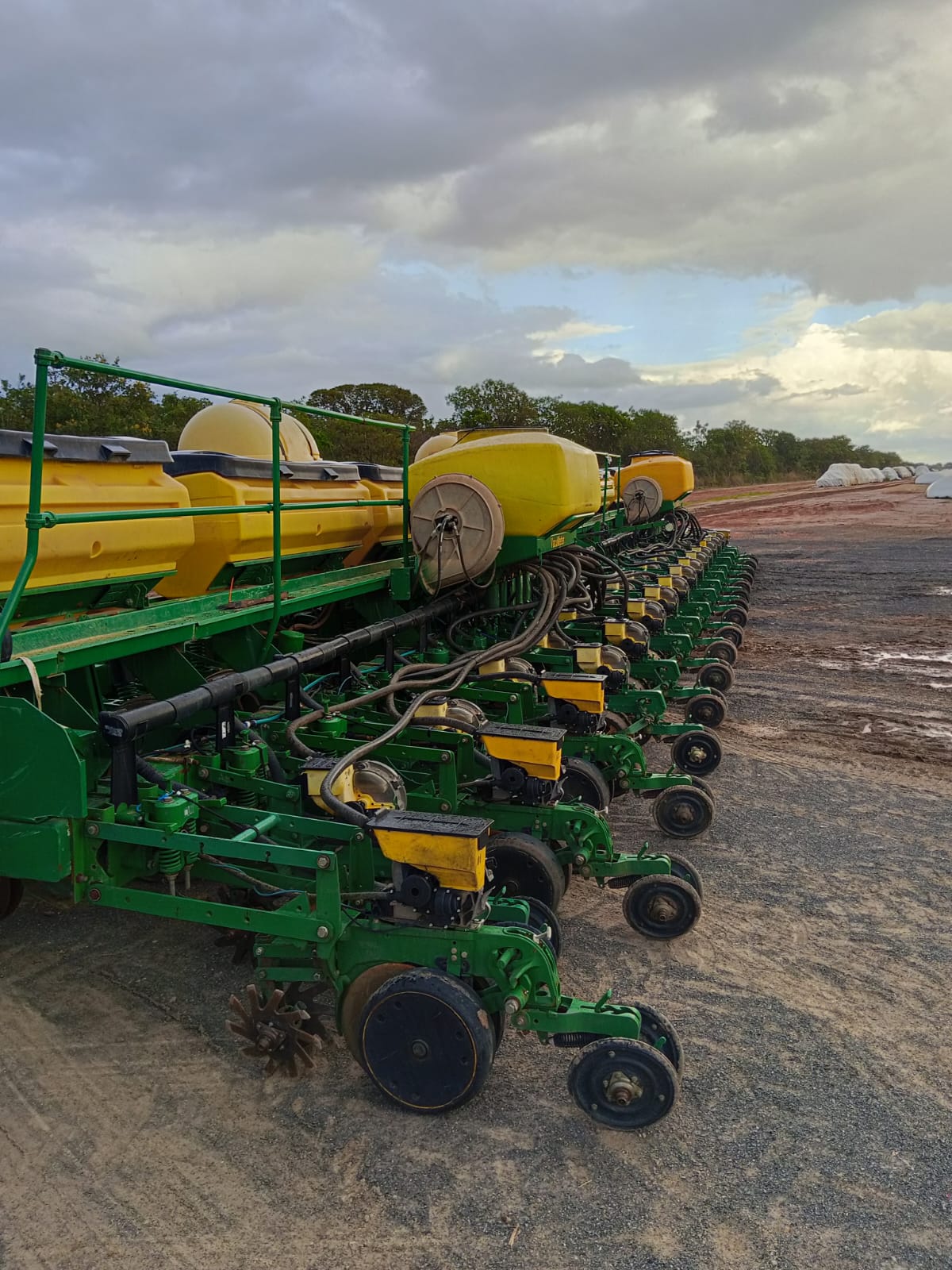 PLANTADEIRA CCS 2117 32x60 – Marca John Deere - Com tandem e com Orion 800 L