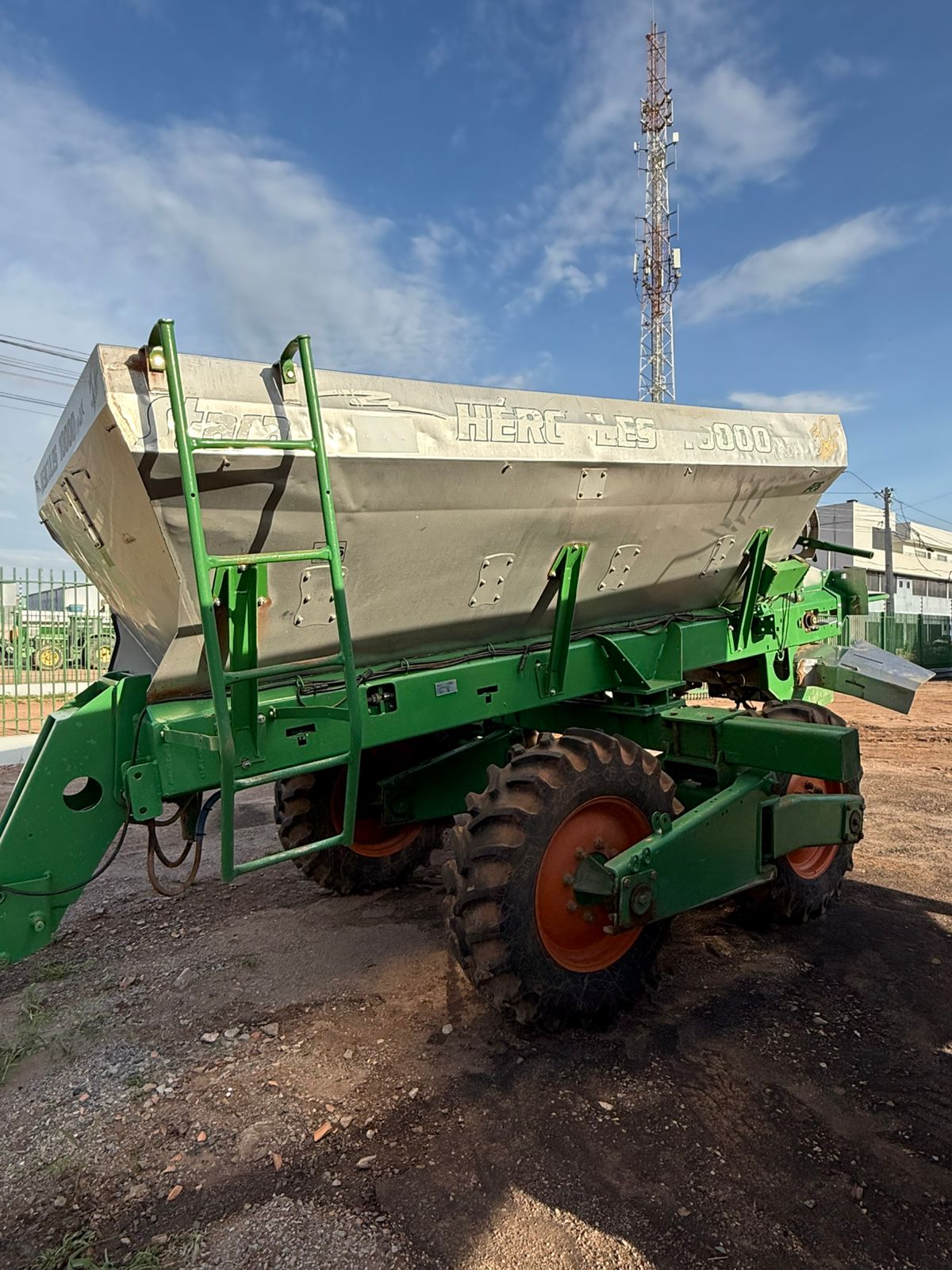 DISTRIBUIDOR HÉRCULES 10000 INOX – Marca Stara - Taxa variável, com Topper 4500