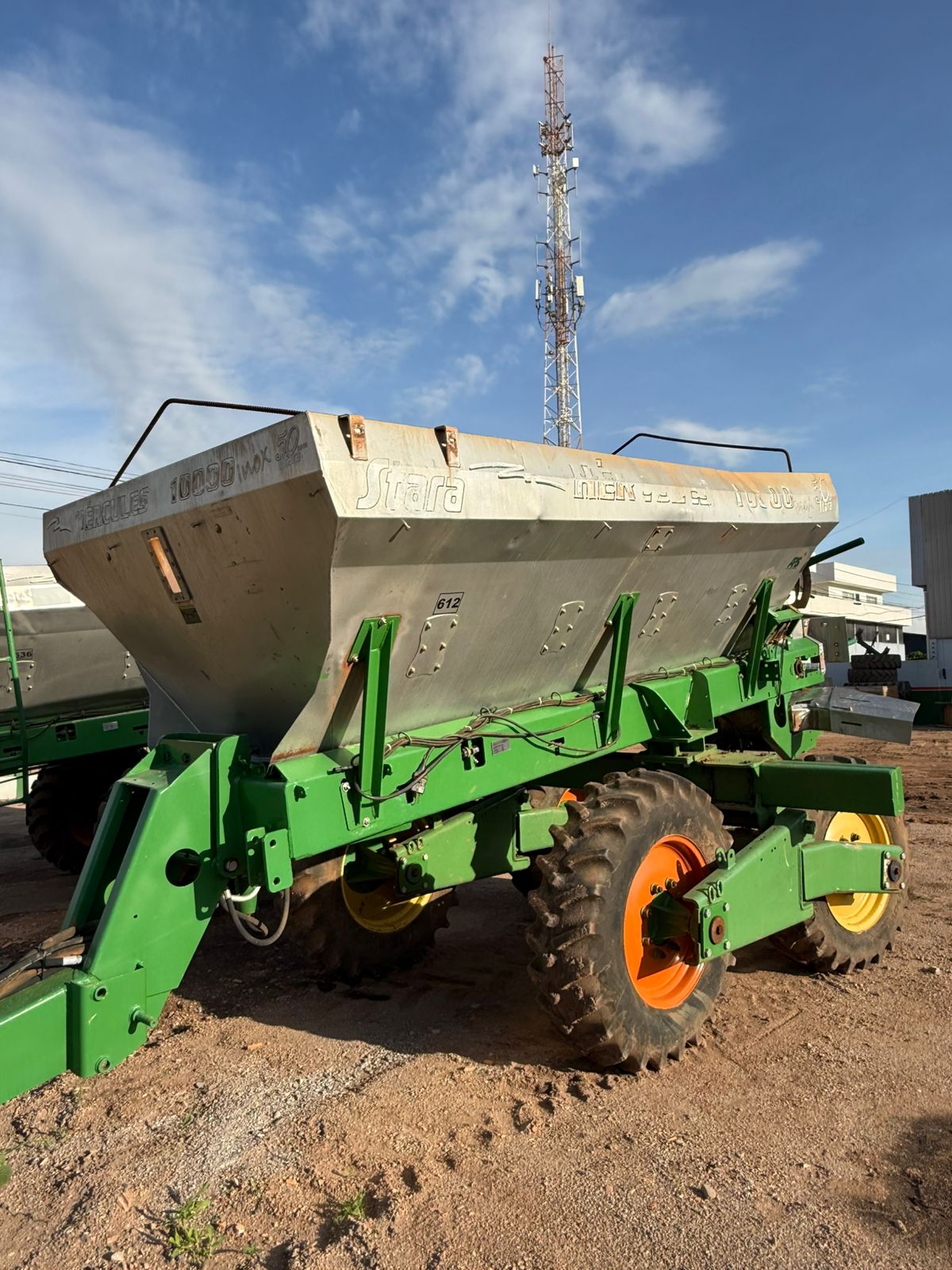 DISTRIBUIDOR HÉRCULES 10000 INOX – Marca Stara - Taxa variável, com Topper 4500