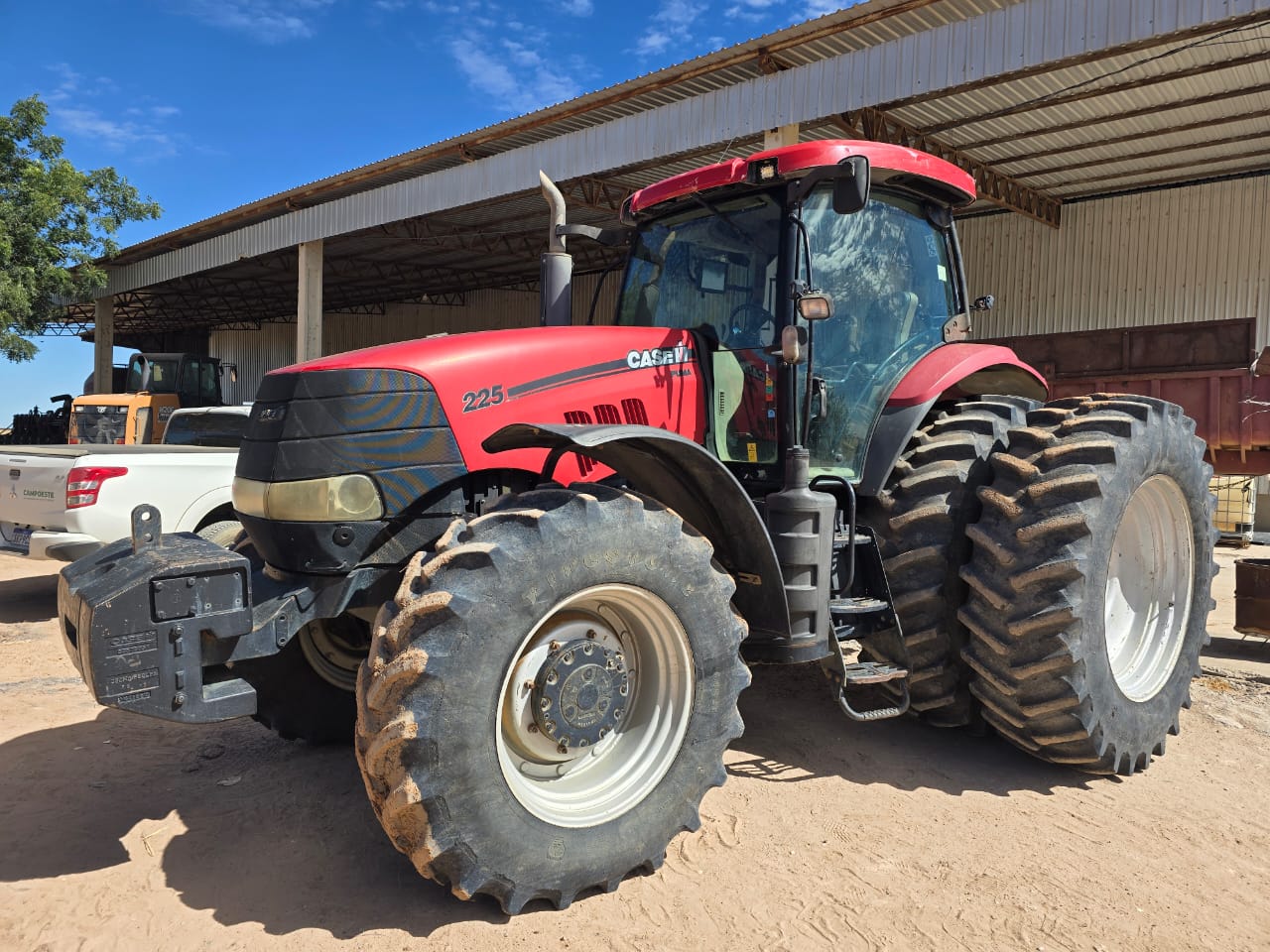 TRATOR CASE 225 – Marca Case - com 6.311 horas